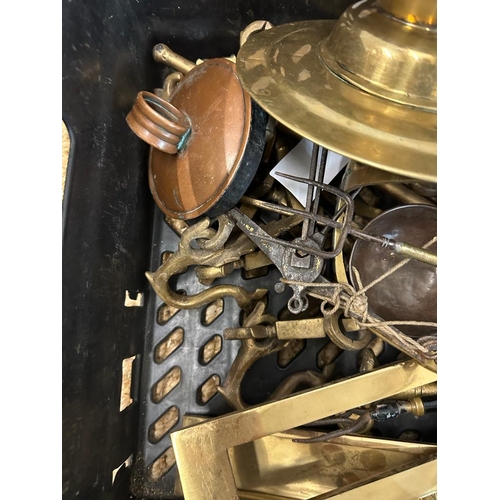 362 - A selection of brass and copper items to include toasting forks, candle sticks and door furniture