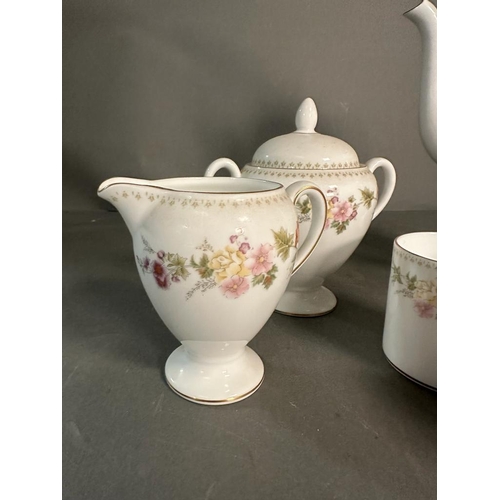 387 - A part Wedgewood Mirabelle tea service to include cups, saucers and a tea pot