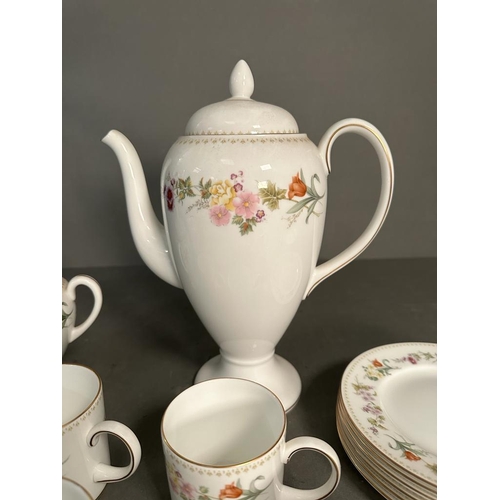 387 - A part Wedgewood Mirabelle tea service to include cups, saucers and a tea pot