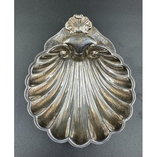 435 - A silver shell, hallmarked for Birmingham 1989 by Roberts & Dore Ltd (Approximate 53g)