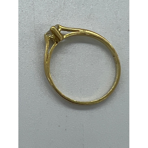 566 - An 18ct diamond ring, yellow gold marked 750 (Approximate Total Weight 2g) Size N