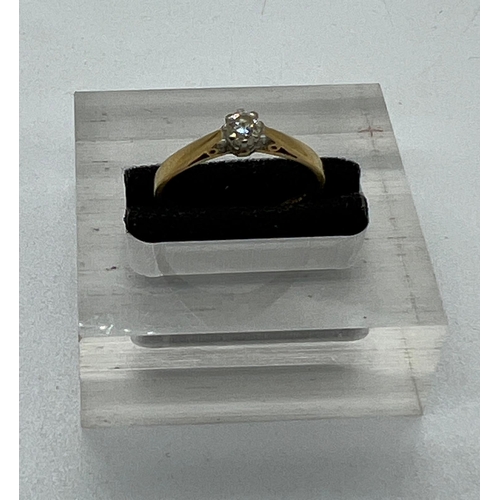 567 - An 18ct diamond ring on yellow gold setting Size P