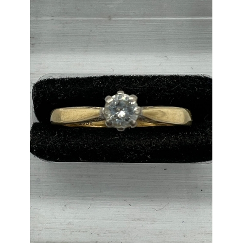 567 - An 18ct diamond ring on yellow gold setting Size P