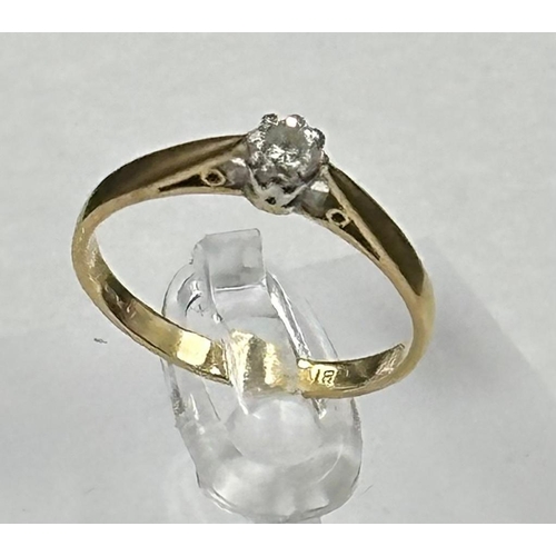 567 - An 18ct diamond ring on yellow gold setting Size P