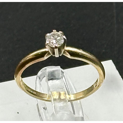 568 - A 14ct gold diamond ring, size L