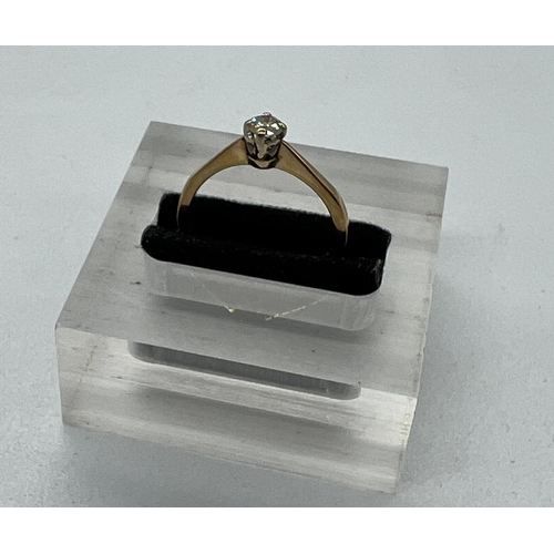 570 - A 9ct gold diamond ring, approximate size N, (2.6g)