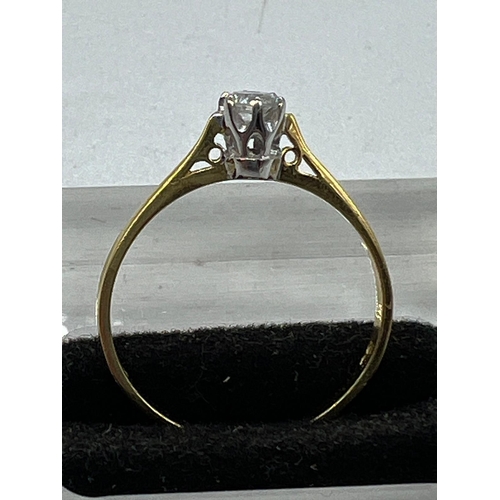 571 - An 18ct, marked 750 diamond ring, size P1/2