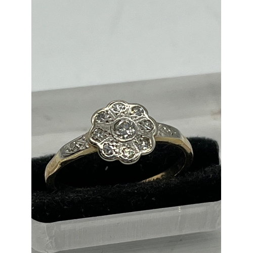 572 - A 9ct gold antique daisy ring, approximate size O