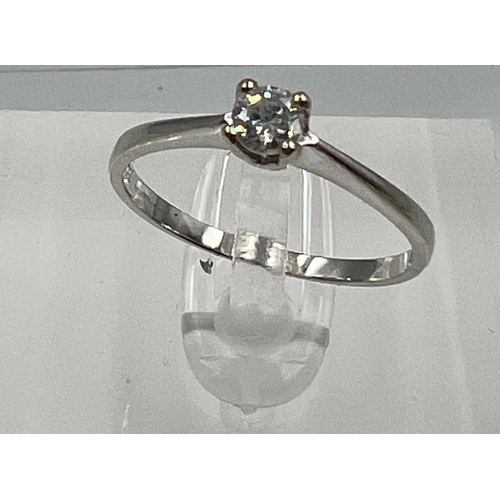 574 - An 18ct white gold diamond ring, approximate size N