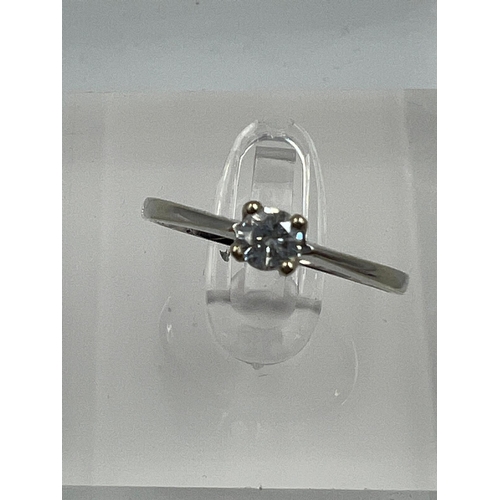 574 - An 18ct white gold diamond ring, approximate size N