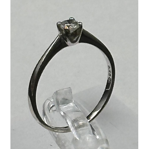 574 - An 18ct white gold diamond ring, approximate size N