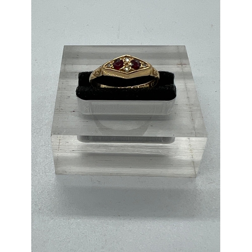 590 - An 18ct gold antique ring with inset rubies and ornate design, approximate total weight 2.1g and siz... 