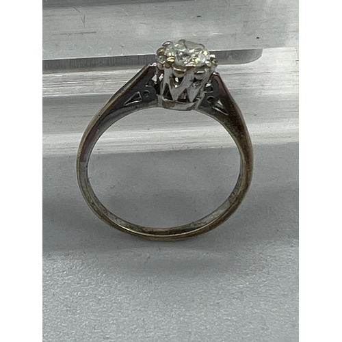 592 - A 9ct white  gold and diamond ring, size H