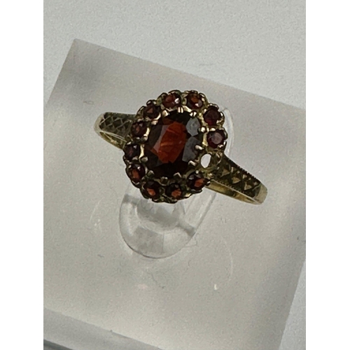 609 - A 9ct gold garnet ring ( Approximate weight 2g) Size N 1/2