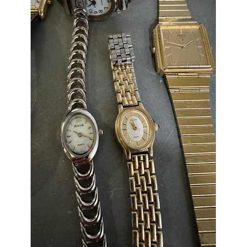 626 - A selection of vintage wristwatches, various styles and makers.