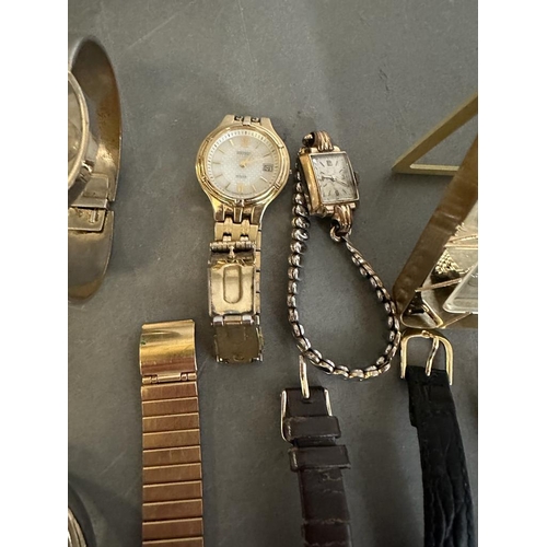 626 - A selection of vintage wristwatches, various styles and makers.