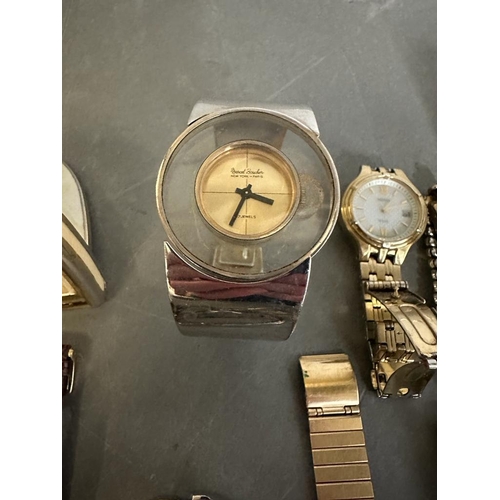 626 - A selection of vintage wristwatches, various styles and makers.