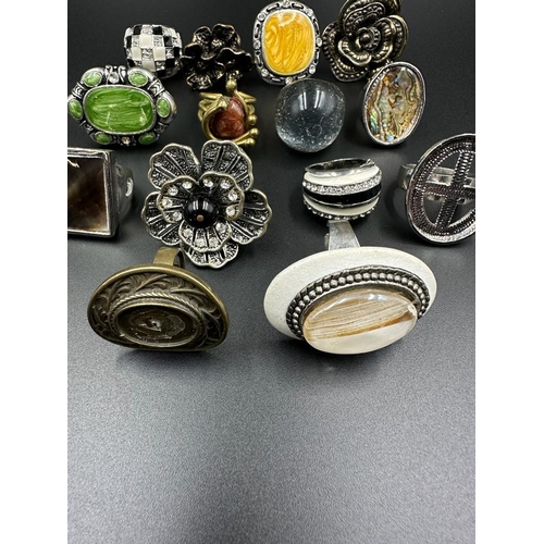 635 - A selection of quality costume rings