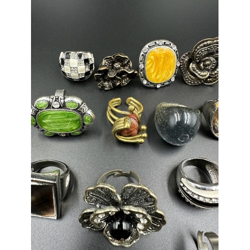 635 - A selection of quality costume rings