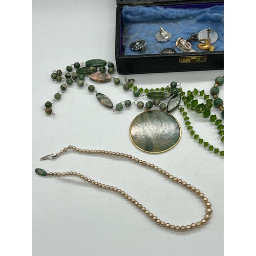 640 - A selection of mixed costume jewellery to include Articulated necklaces, enamel earrings and a set o... 