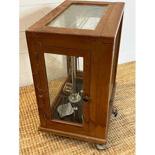 706 - Wandy George and Becker balance scales, sat inside a wooden and glass case (H52cm W40cm D28cm)