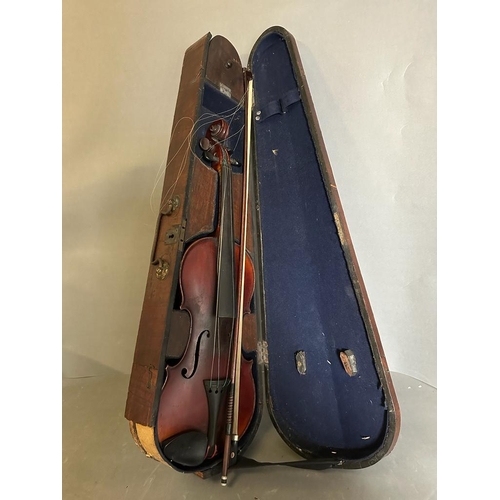 750 - A vintage violin in an inlaid case AF