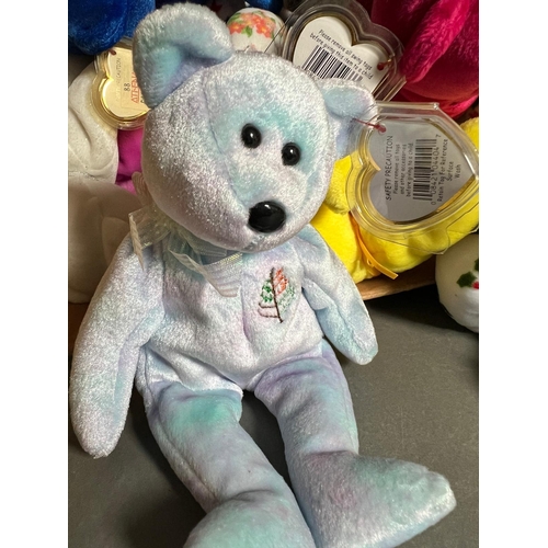 803 - A collection of TY Beanie bears/babies