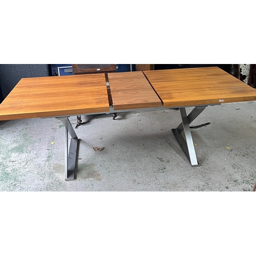 154 - An expanding dining table with brushed steel X frame legs