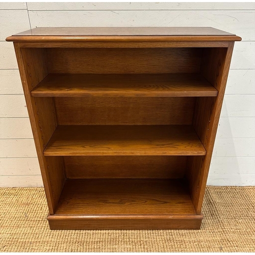 178 - A wooden two shelf free standing bookcase (H92cm)