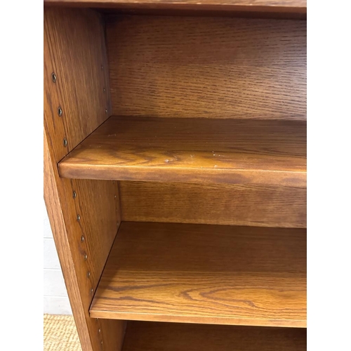 178 - A wooden two shelf free standing bookcase (H92cm)