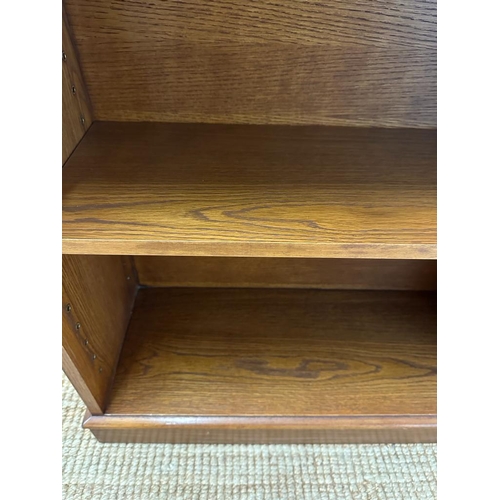 178 - A wooden two shelf free standing bookcase (H92cm)