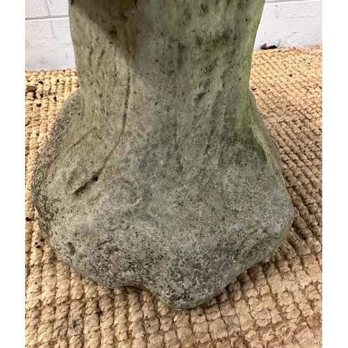 289 - A concrete shell shaped garden bird bath (H40cm Dia37cm)