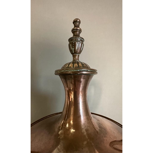 400 - An 19th Century French Neoclassical copper samovar (H57cm)