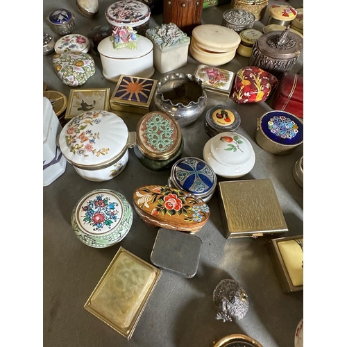 455 - A large selection of pill boxes various makers