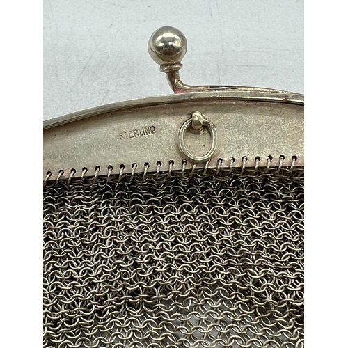 472 - A sterling silver and mesh purse (21cm x 14cm)