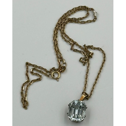 490 - A 9ct gold necklace and pendant, approximate total weight 6g