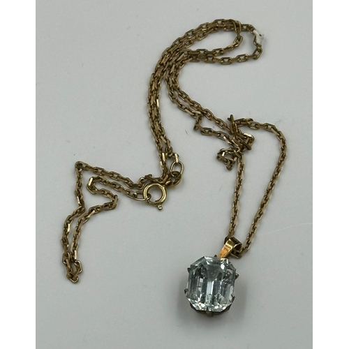 490 - A 9ct gold necklace and pendant, approximate total weight 6g