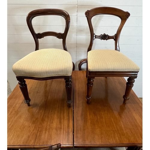 50 - A Regency style mahogany extendable table with six chairs of two different styles (H73cm W144cm D100... 