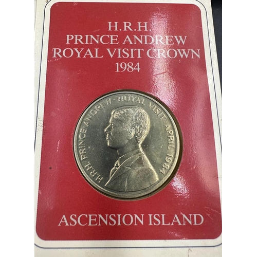 689 - A small selection of collectable Crown coins to include 1937 and 1953 Coronations.