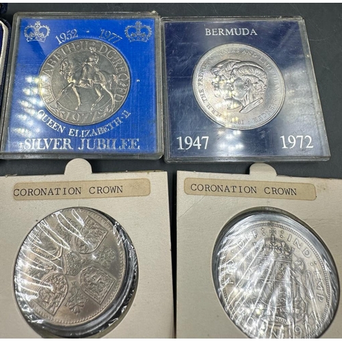 689 - A small selection of collectable Crown coins to include 1937 and 1953 Coronations.