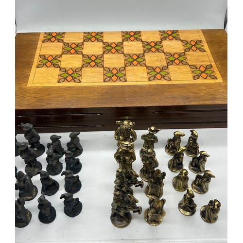 789 - A chess and backgammon set