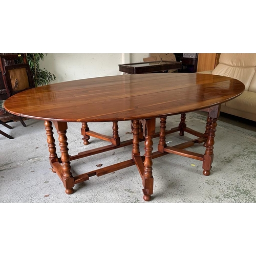 95 - A yew gate legged wake table 230x158 height 74 open depth 52 closed