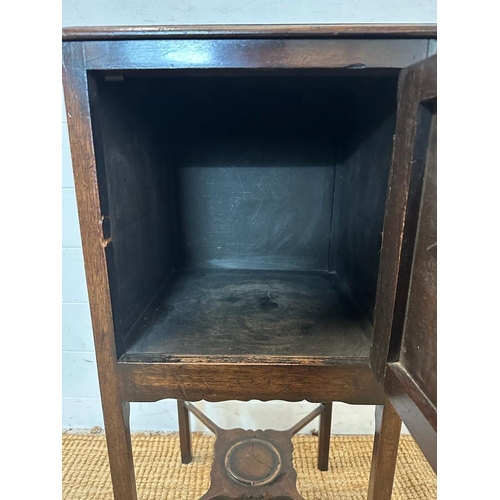 110 - An Edwardian mahogany bedside cabinet with stretcher base (H77cm W33cm D33cm