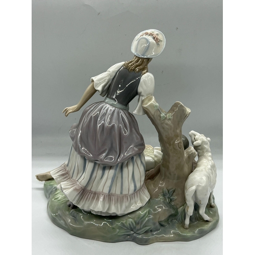 261 - Lladro figurine porcelain 