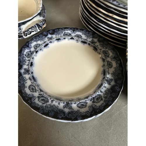 269 - A part blue and white Warwick dinner service to include bowls, plates and a tureen