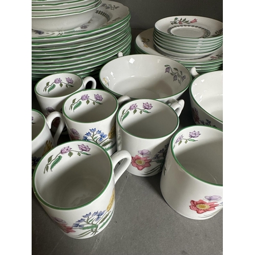 302 - A part Spode Summer Palace dinner service to include side plates, dinner plates and coffee cups and ... 