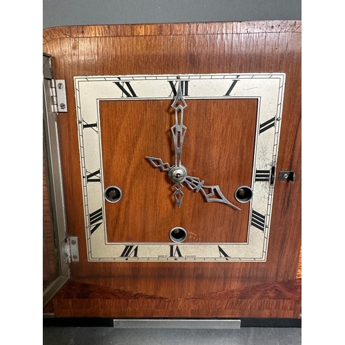 318 - An Eight day Art Deco style mantle clock