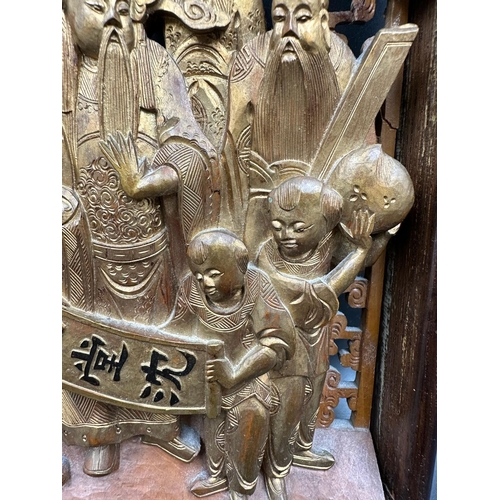 371 - A carved Chinese wooden screen, 15cm W x 21.5cm H