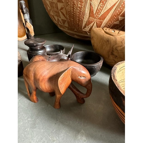 390 - A selection of tribal treen and other Africana to include bowls, gourds and carved animals