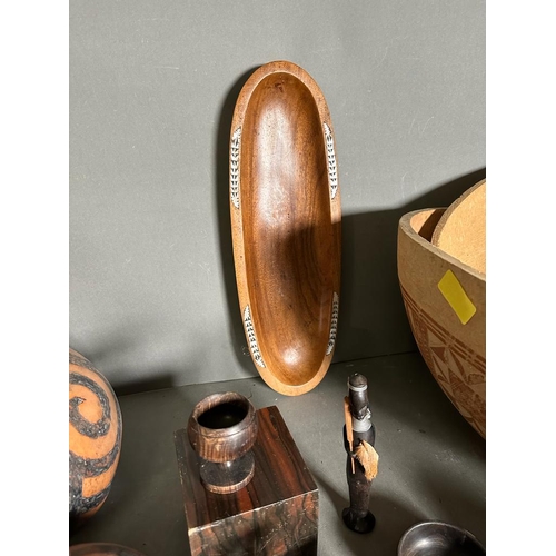 390 - A selection of tribal treen and other Africana to include bowls, gourds and carved animals